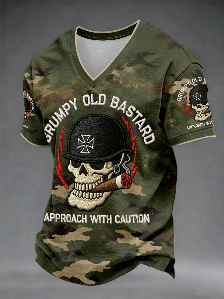 Mænds 'grumpy gamle bastard tilgang med forsigtighed' V-hals T-shirts