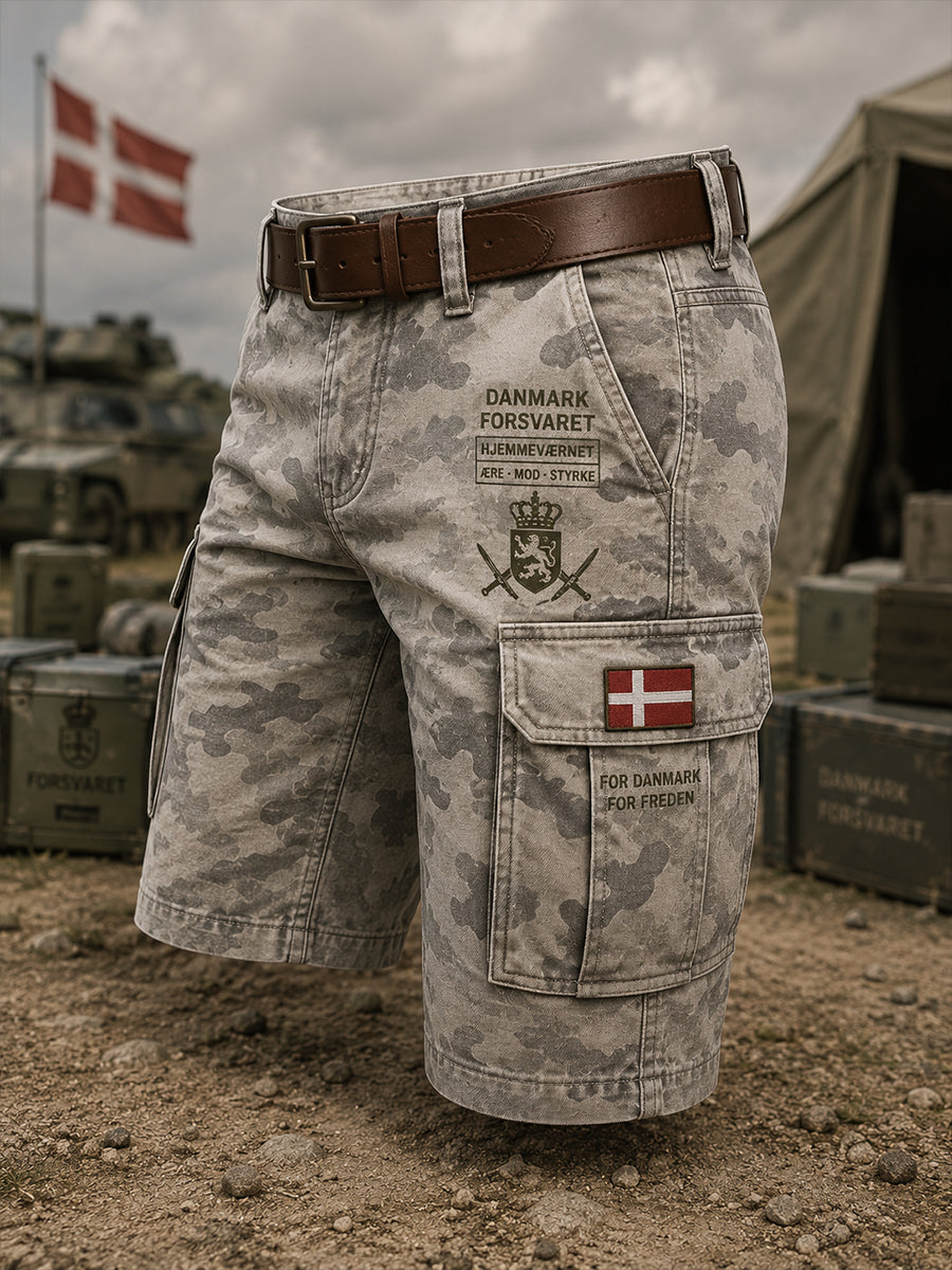 Mænds beskåret fragtbukser med Vintage Militær-stil print