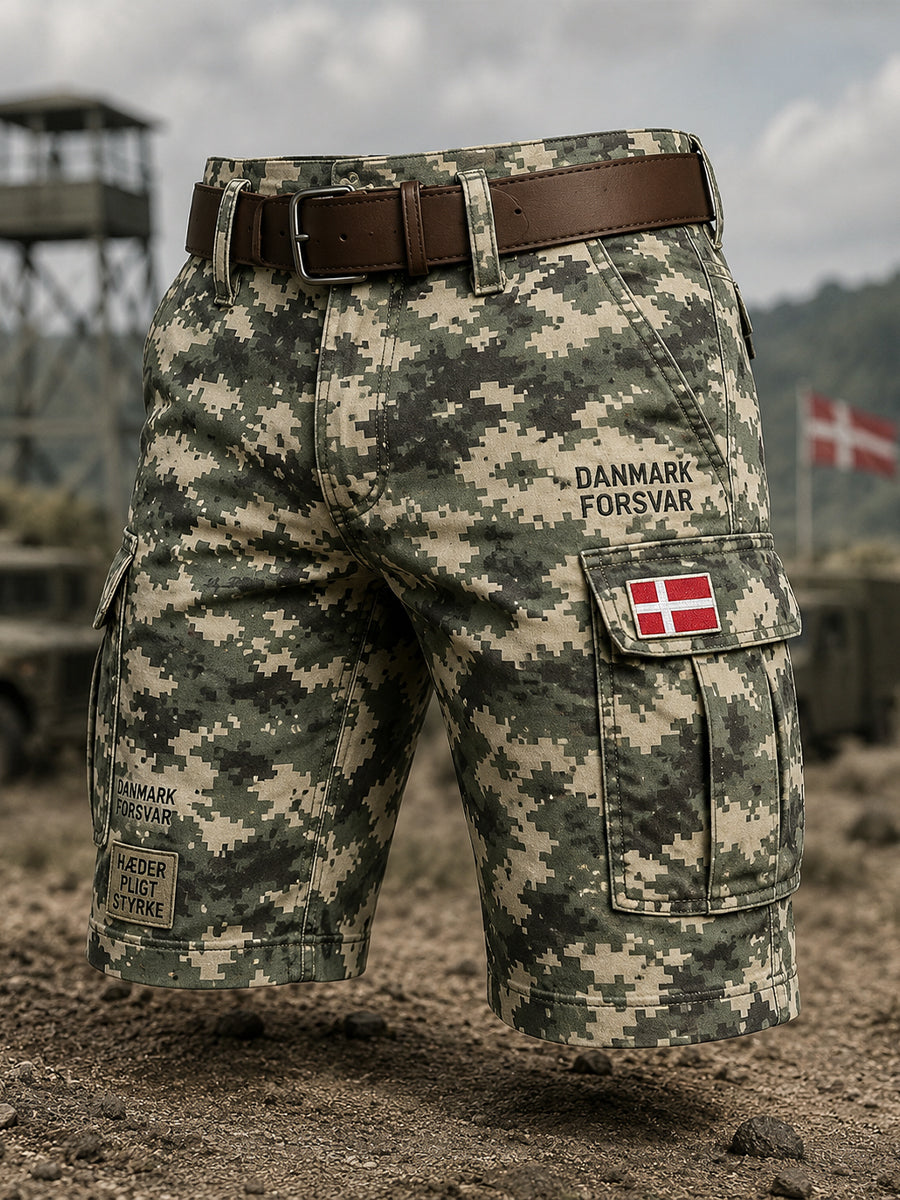 Kortere cargobukser til mænd med vintage militærstilsmotiv