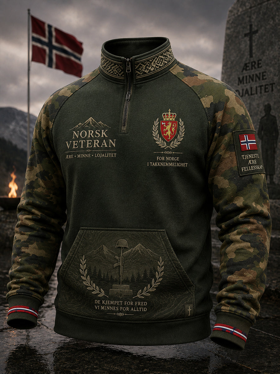 Menns zip-opp topp med vintagekamouflage og militær-insspirert grafisk trykt