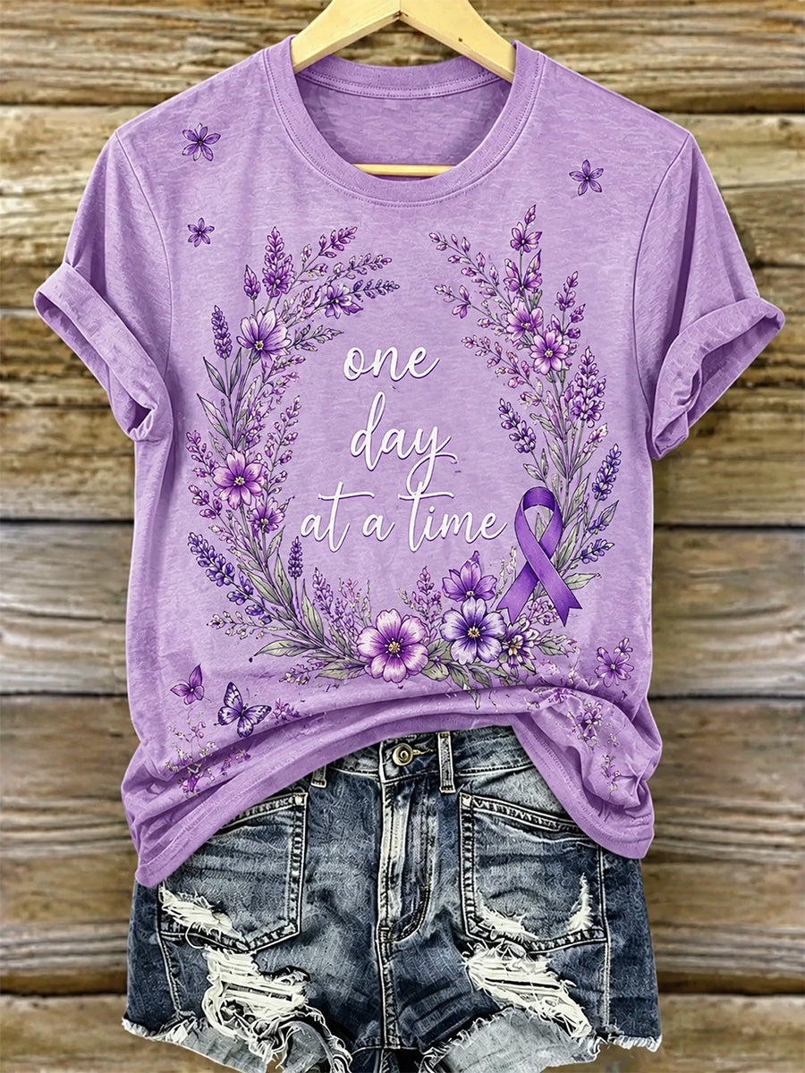 Dame-T-shirt med lilla blomster- og Alzheimers-handskermærke