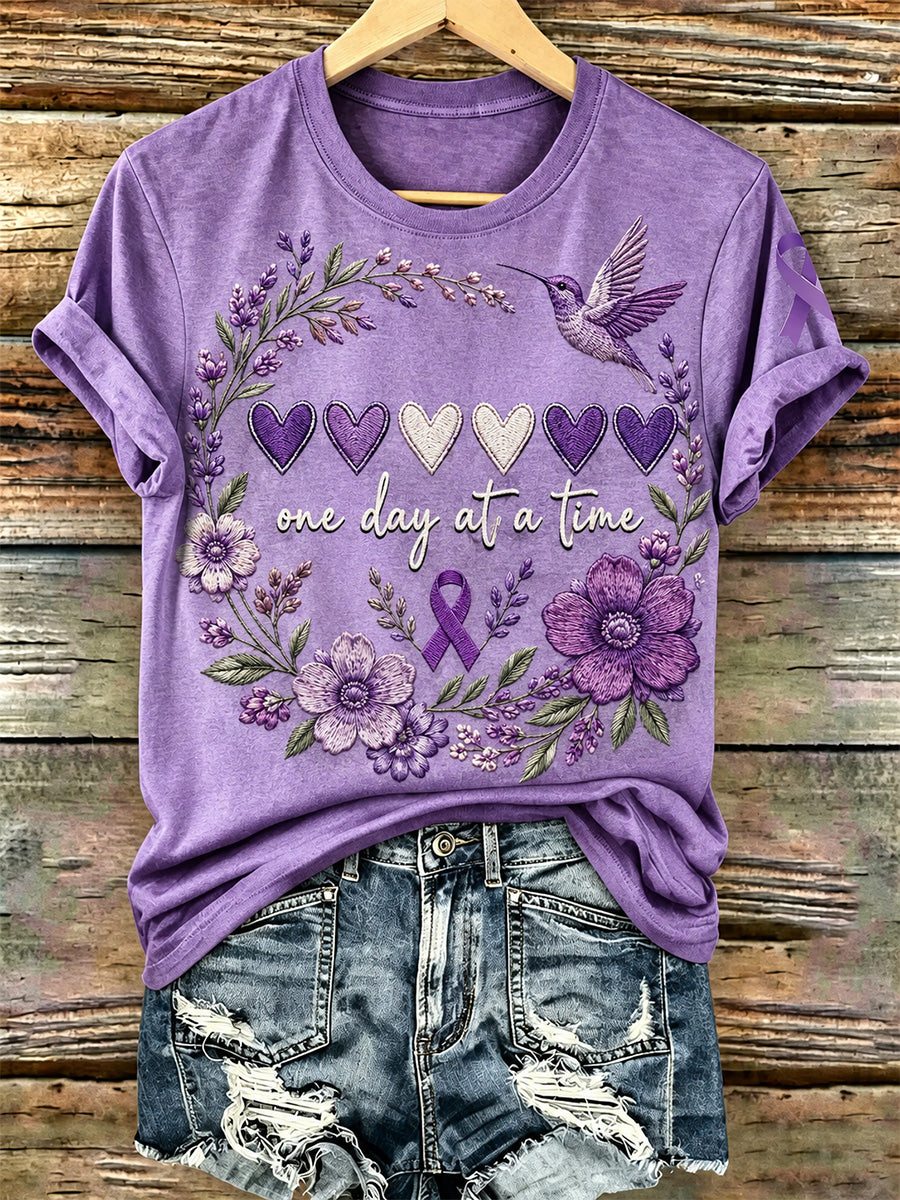 Dame-T-shirt med lilla blomster- og Alzheimers-handskermærke