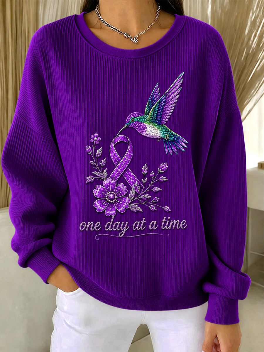 Dame-sweatshirt i lilla med blomster- og kolibri-print, ribbet stof, rund hals – til støtte for alzheimers-indsatsen