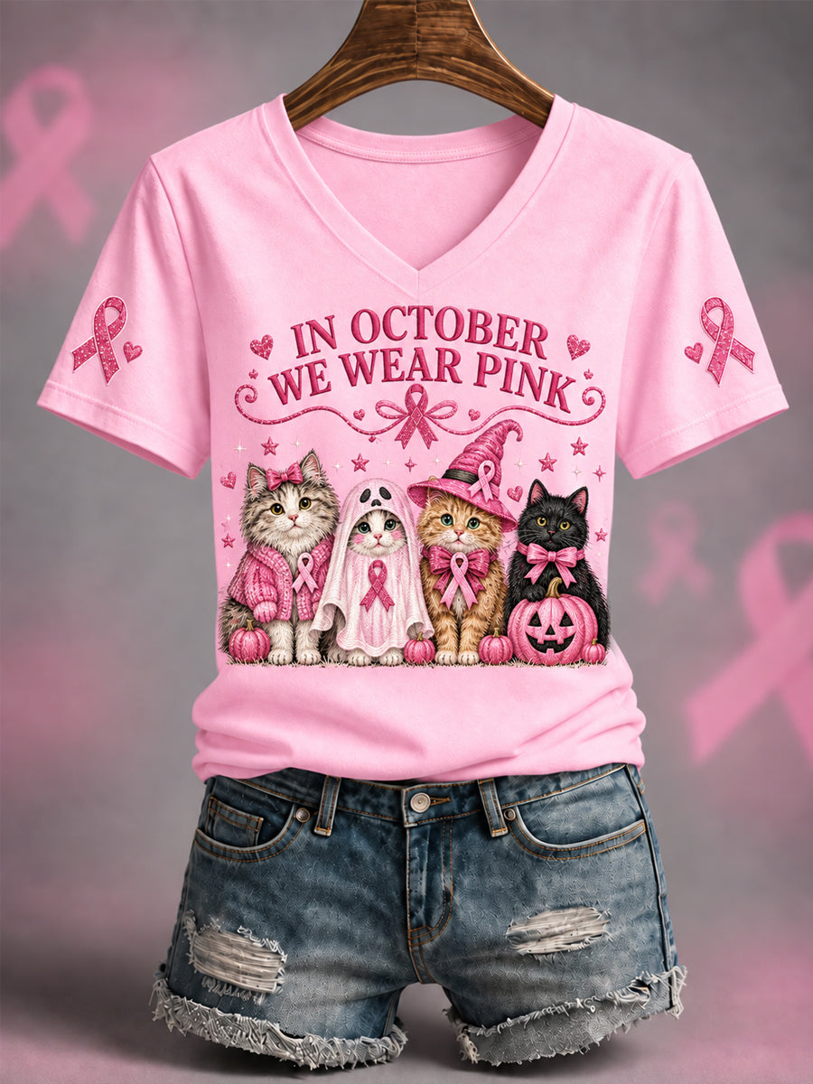 Kvinders I oktober bærer vi pink – Halloween-lyserøde katteprint T-shirt til støtte for brystkræftsbevidsthed med V-udskæring