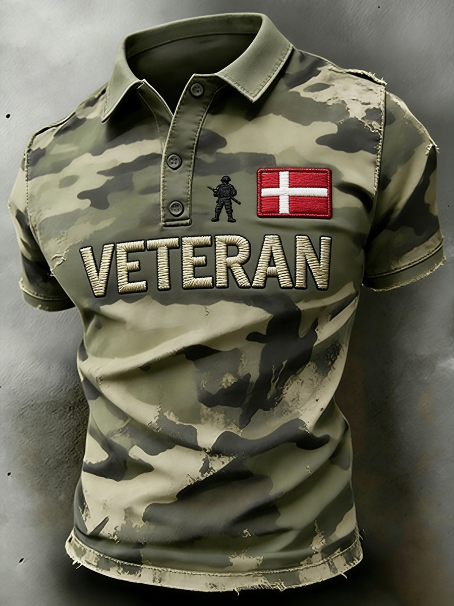 Mænds slidt kamouflagetrykt poloshirt
