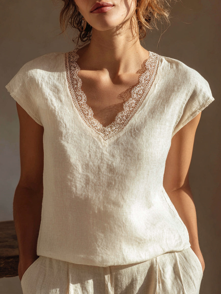 Kvinders elegante bluse i hør med blondepatchwork