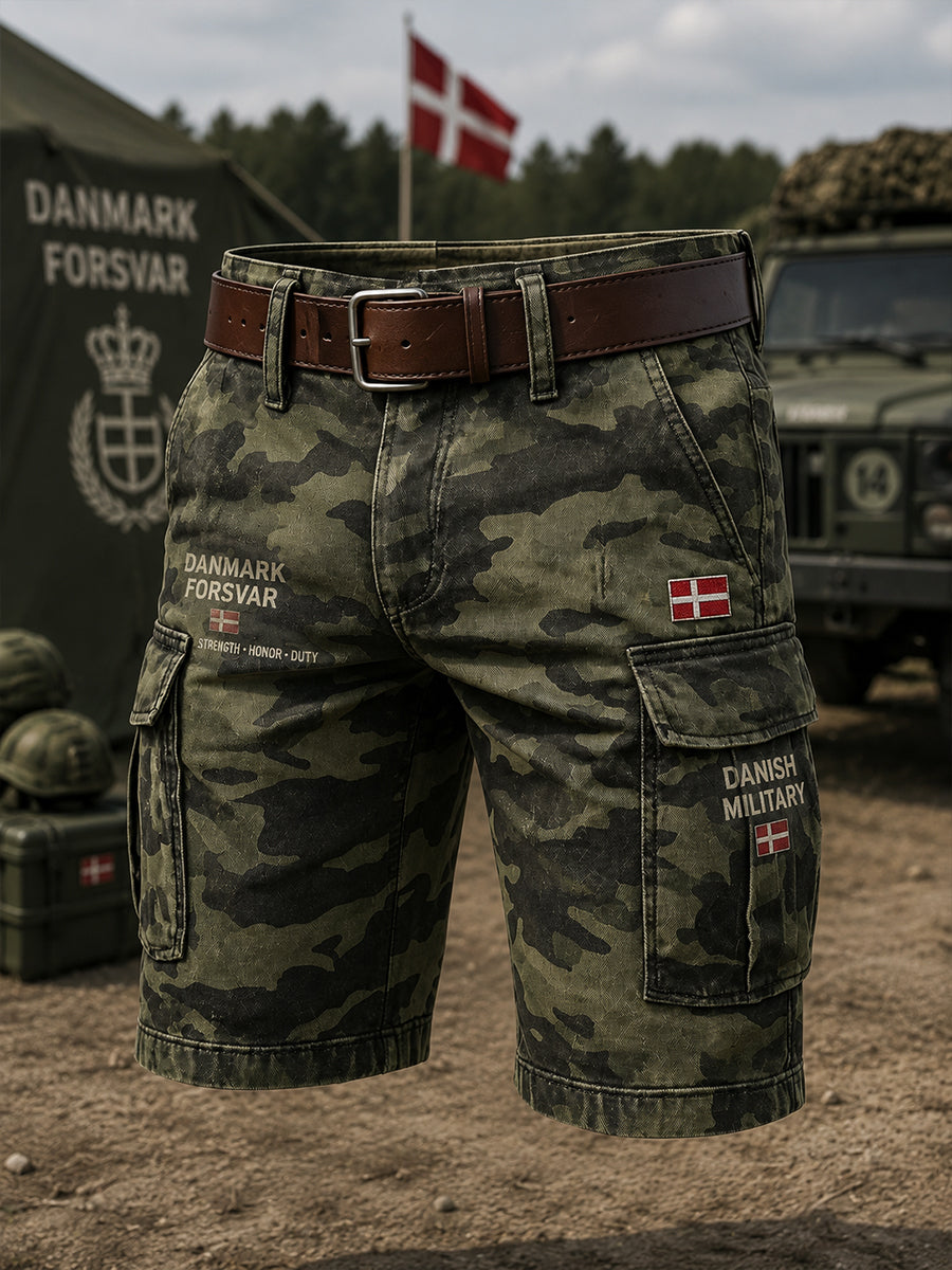 Kortere cargobukser til mænd med vintage militærstilsmotiv