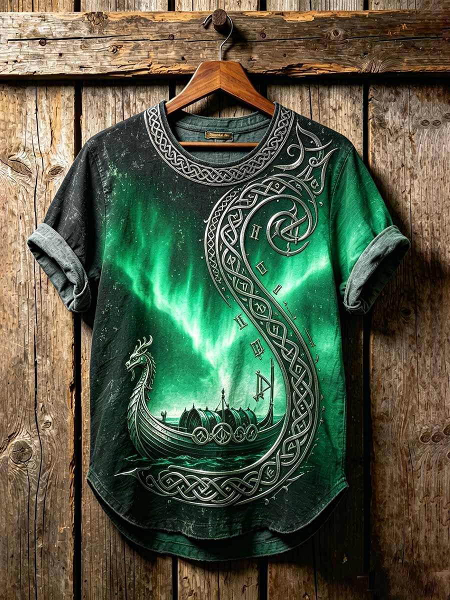 Vintage t-shirt til mænd med trykt vikingeskib med drage