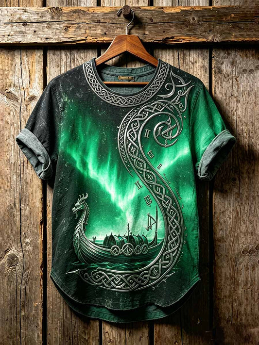 Vintage t-shirt til mænd med trykt vikingeskib med drage