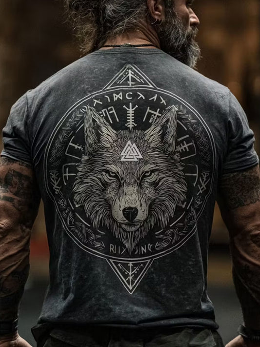 Uformelt T-skjort med vintage viking/norrøn etnisk kunsttrykk