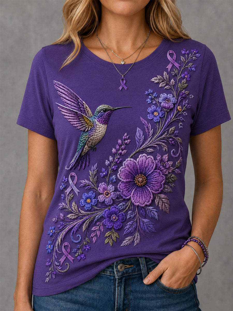 Dame-T-shirt med lilla blomster- og kolibriprint til støtte for alzheimers-ophid­sels­es­kam­pa­gnen