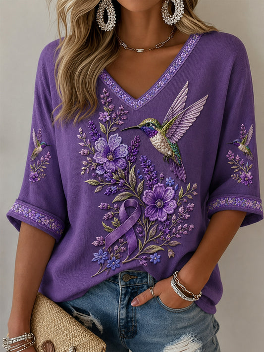 Dame-T-shirt med lilla blomster- og kolibri-print, halværmede ærmer og V-udskæring til støtte for alzheimersbevidsthed