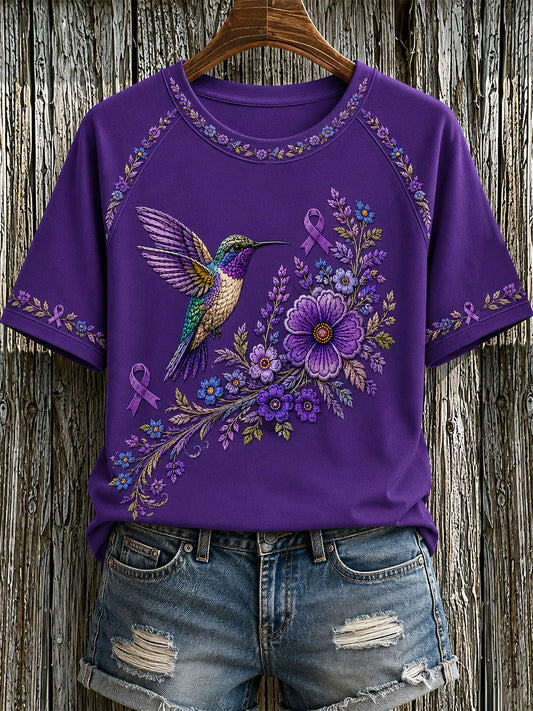 Dame-T-shirt med lilla blomster- og kolibriprint til støtte for alzheimers-ophid­sels­es­kam­pa­gnen
