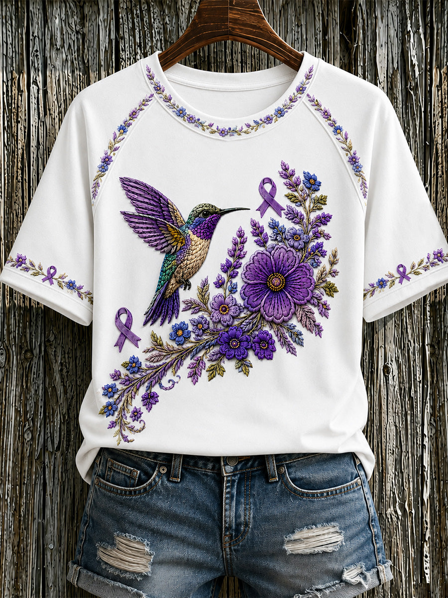 Dame-T-shirt med lilla blomster- og kolibriprint til støtte for alzheimers-ophid­sels­es­kam­pa­gnen