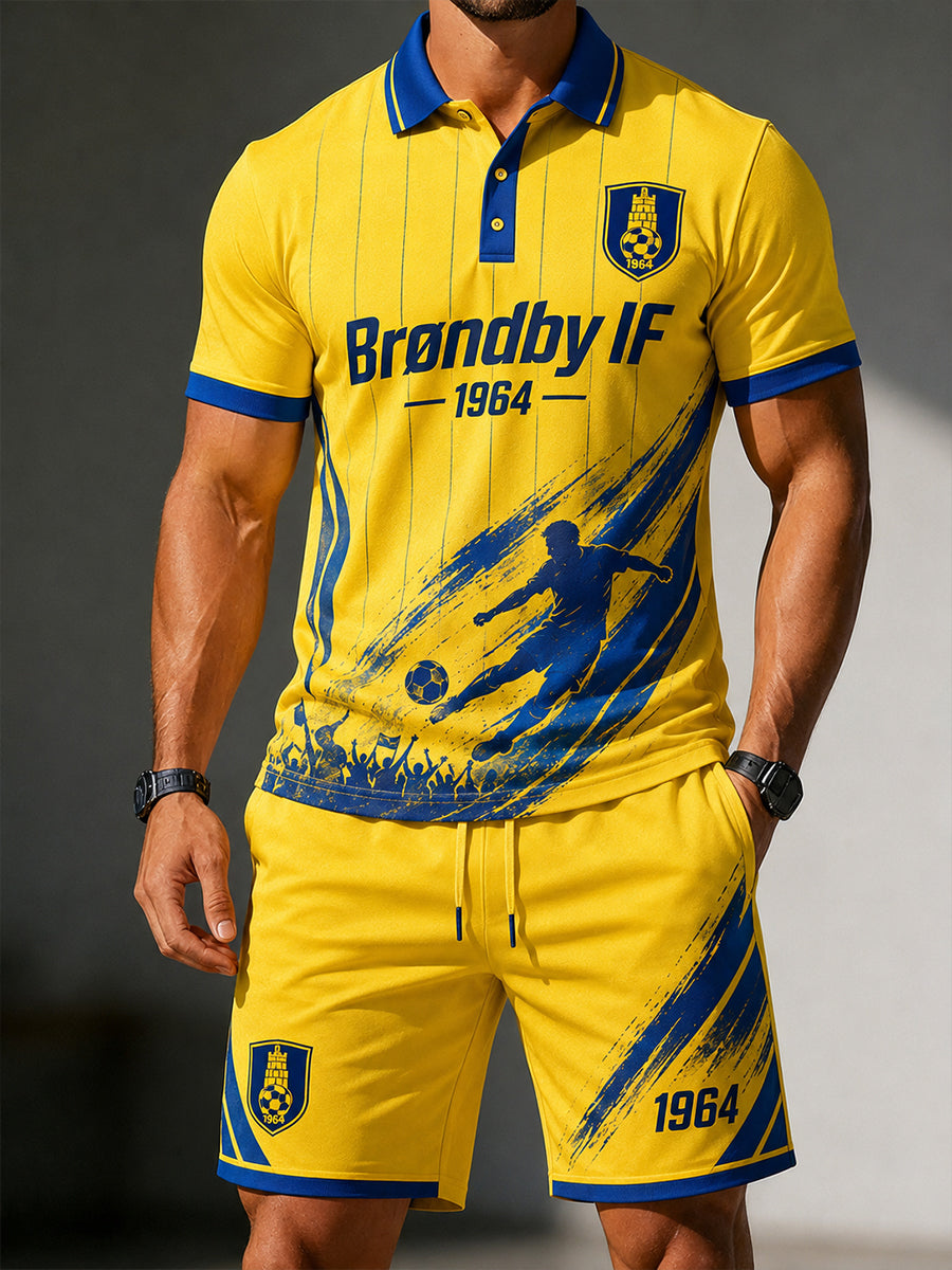Herresæt med poloshirt og shorts med kort ærme med fodboldinspireret print