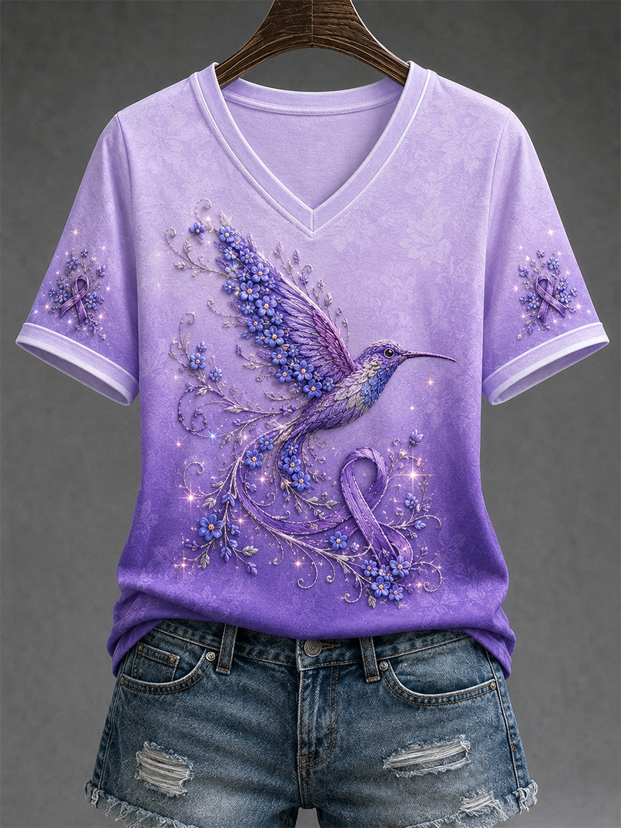 Dame-T-shirt med lilla blomster- og kolibri-print til støtte for alzheimers-håndteringen, med V‑udskæring