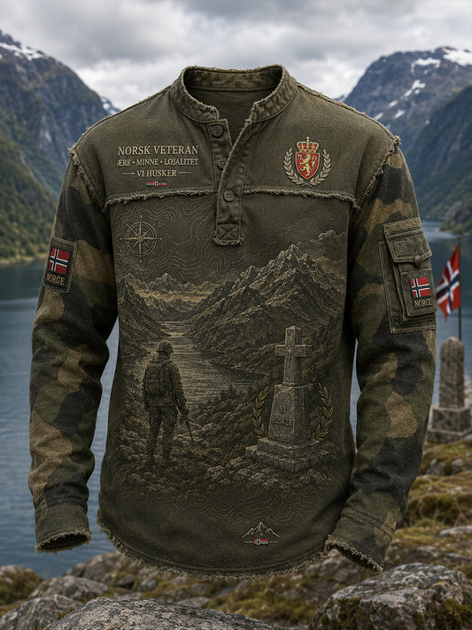 Herrtrøye med lange ermer, vintage-kamuflasje og militært inspirerte motiver