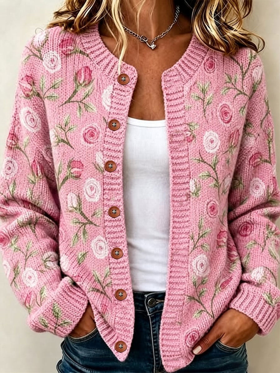 Damecardigan i lyserøde blomster – strikket jakke med cardigan-stil