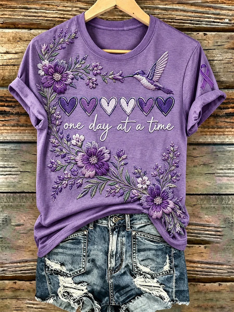 Dame-T-shirt med lilla blomster- og Alzheimers-handskermærke