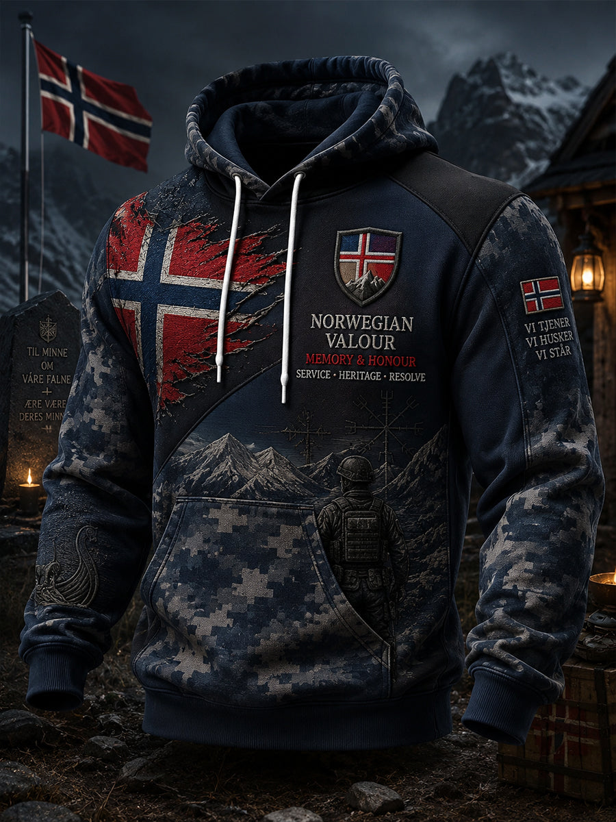 Herretrøye med lange ermer og hette, med militært inspirert grafisk trykk