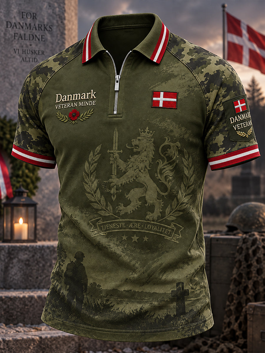 Mænds vintage poloshirt med veteranmotiv, korte ærmer og lynlåslukning i fronten
