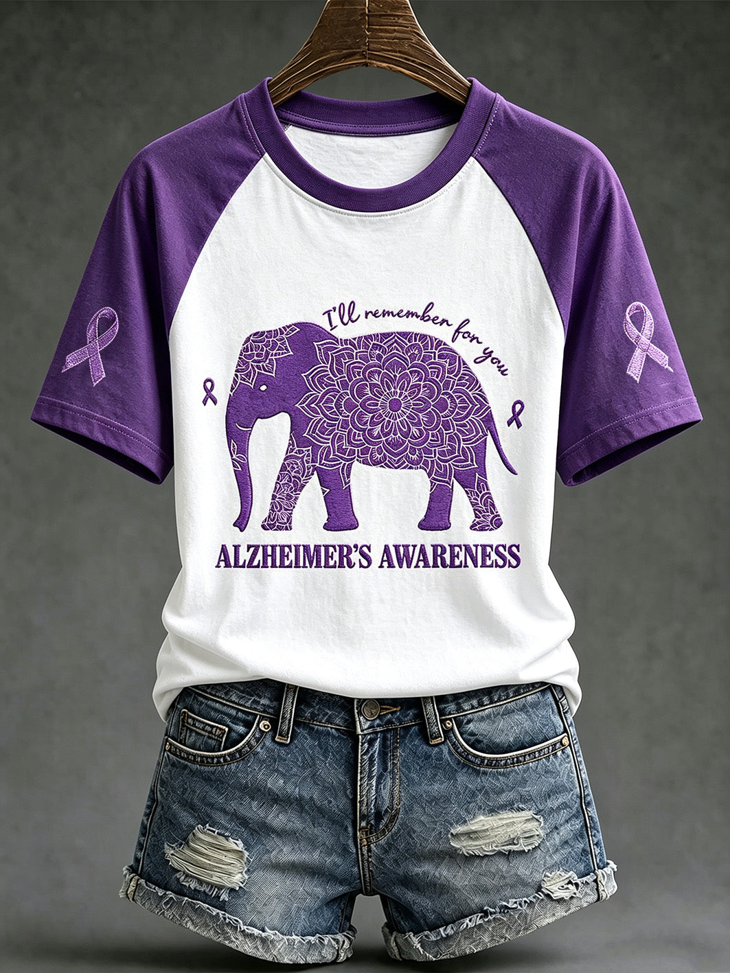 Dame T-shirt i lilla med anti-cancer-motiv, afslappet stil og korte ærmer