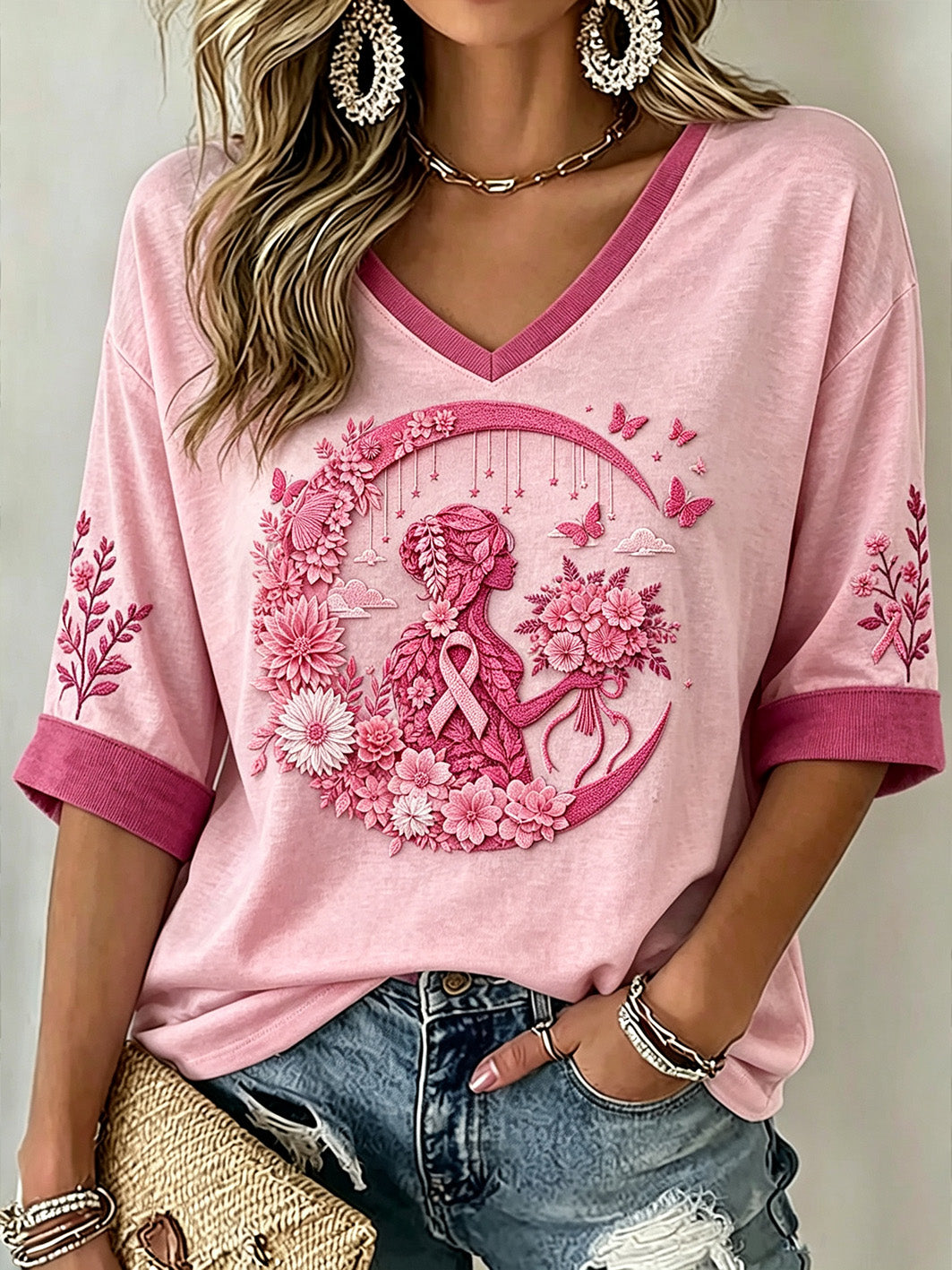 Dame T-shirt i lyserød med anticancer-motiv, afslappet stil, mellemlang længde, ærmer og V-udskæring