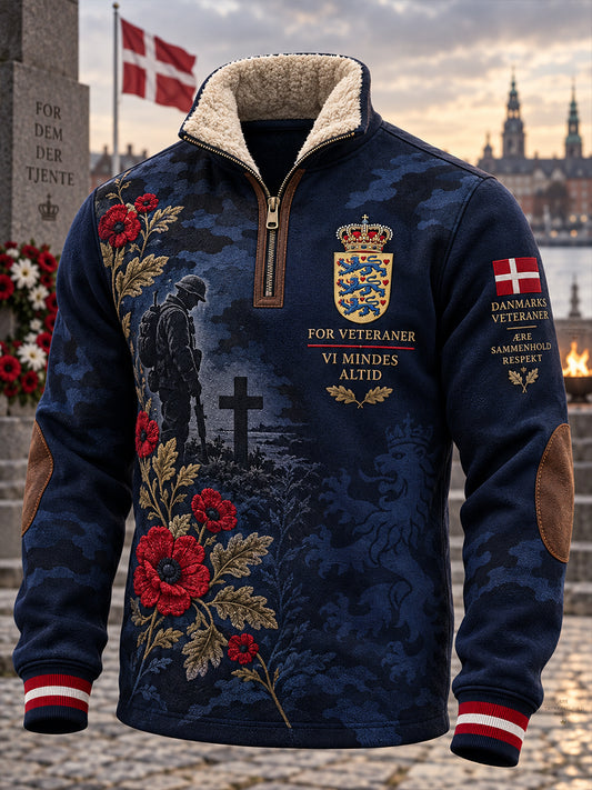 Herretrøje med lange ærmer og halvhøj krave, udstyret med en hæderspræget camouflage-tryk med veteranmotiv.