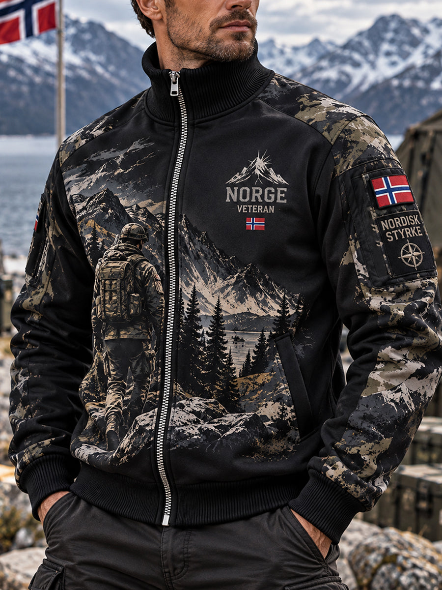 Herrjakke med høy hals og militærinspirert veteranmønster