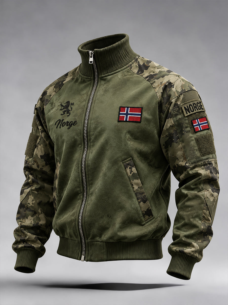 Herrens høyhals jakke med militær-insspirert minnetrykk