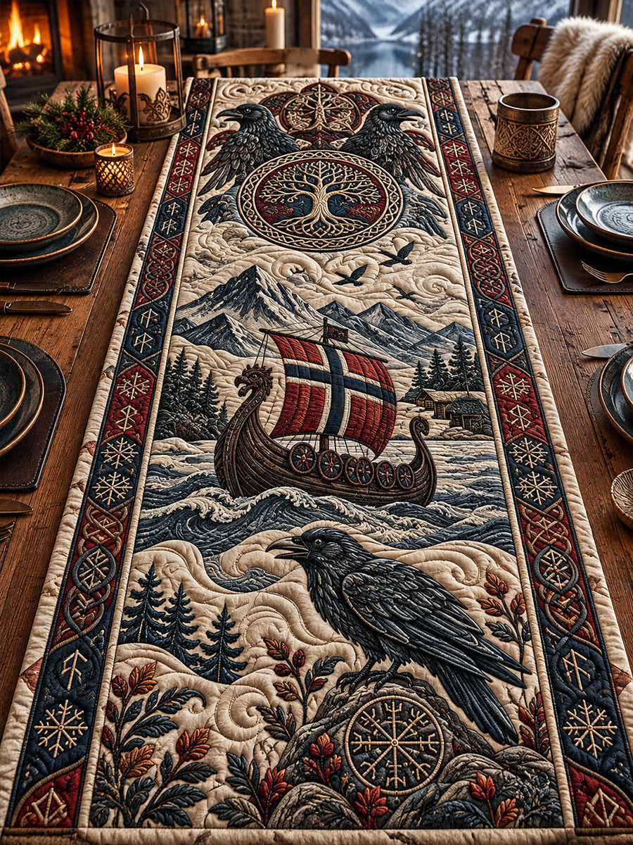 Lang bordduk med viking-inspirerte minnepregetrykk